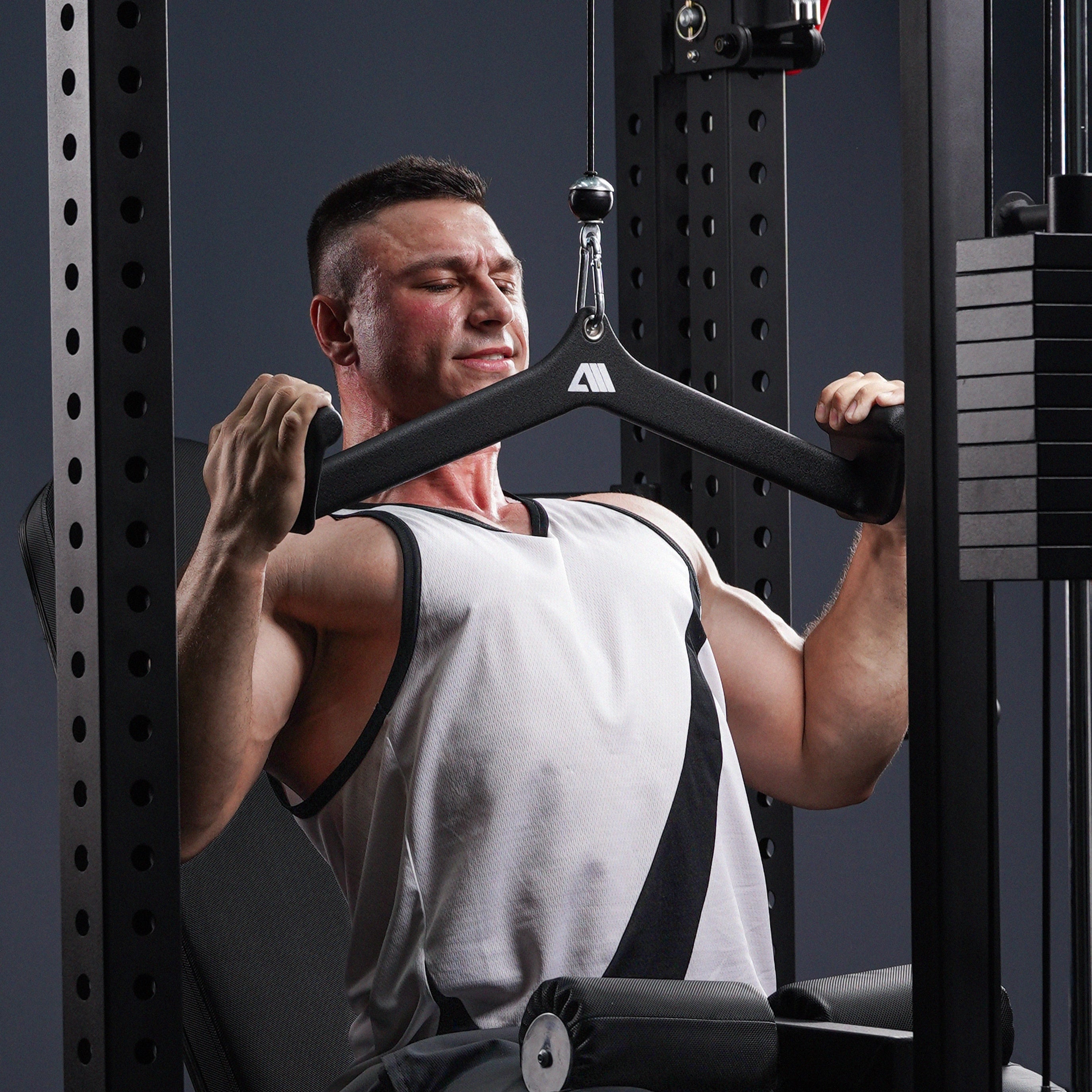 Latziehen am Power Rack Kabelzug