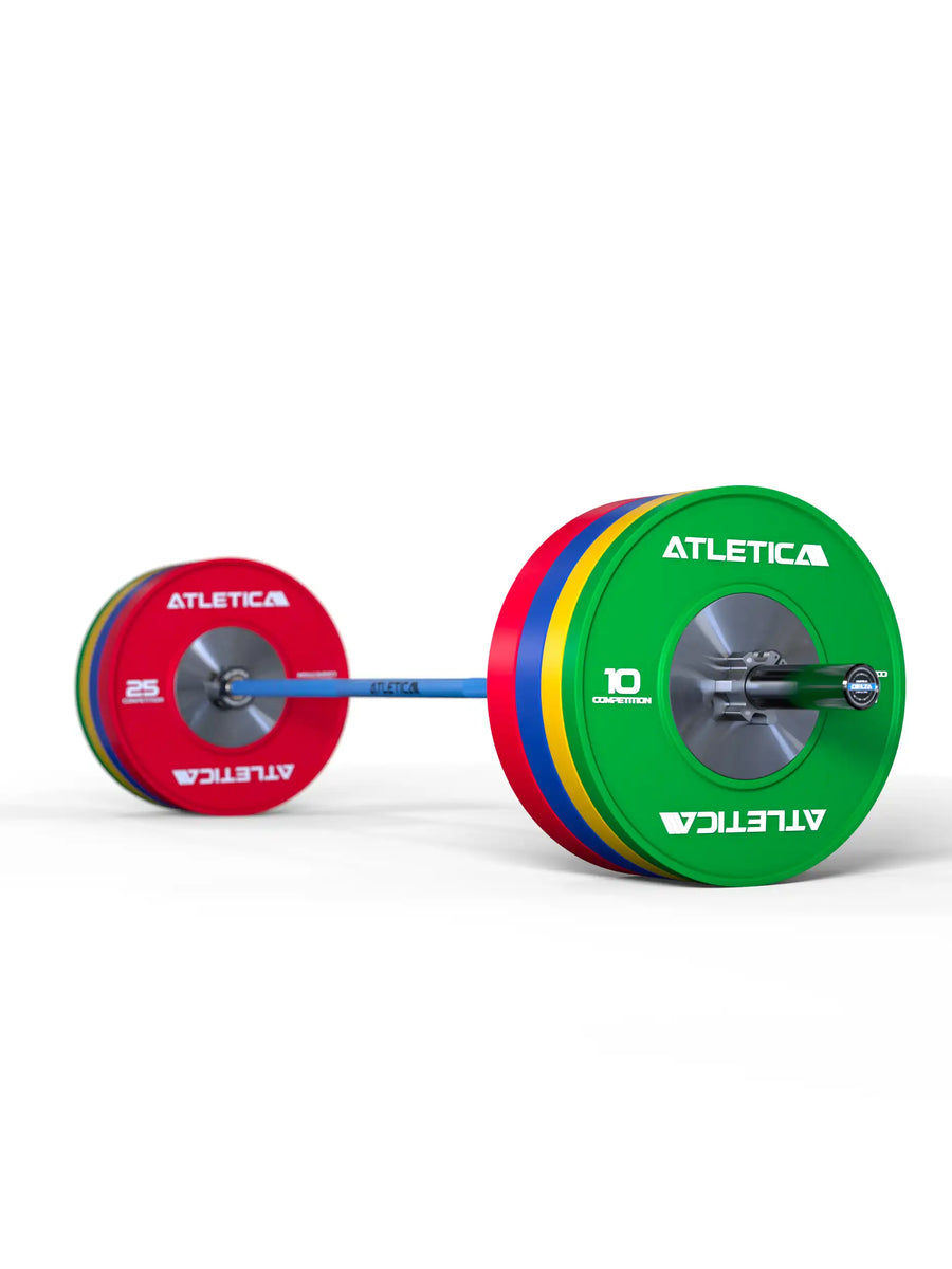 Delta Hybrid Barbell Langhantel von Atletica mit Competition Bumper Plates