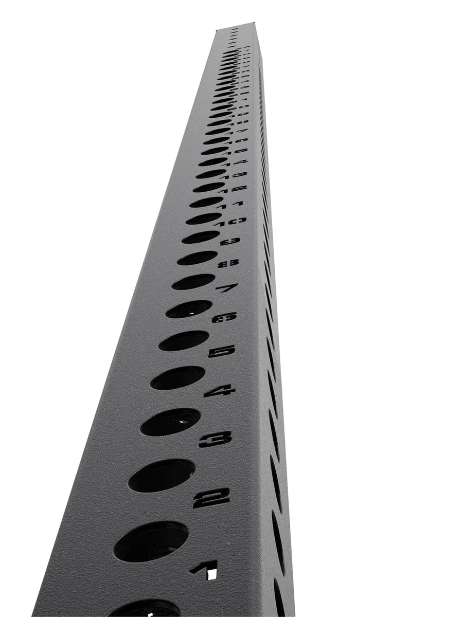 Zubehör Uprights R8 Power Racks: Paarweise, Mit abnehmbaren Gummifüßen & vorgebohrten Löchern für eine Bodenverankerung | Raw Metal