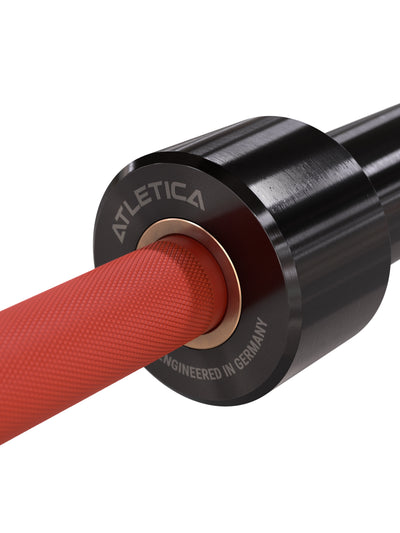 Hantelstangen: Langhantel Gamma Powerlifting Langhantel | 20kg | IPF- & IWF-Markierungen | Chrome / Sportscar Red | 1200kg Belastbarkeit #color_sportscar-red
