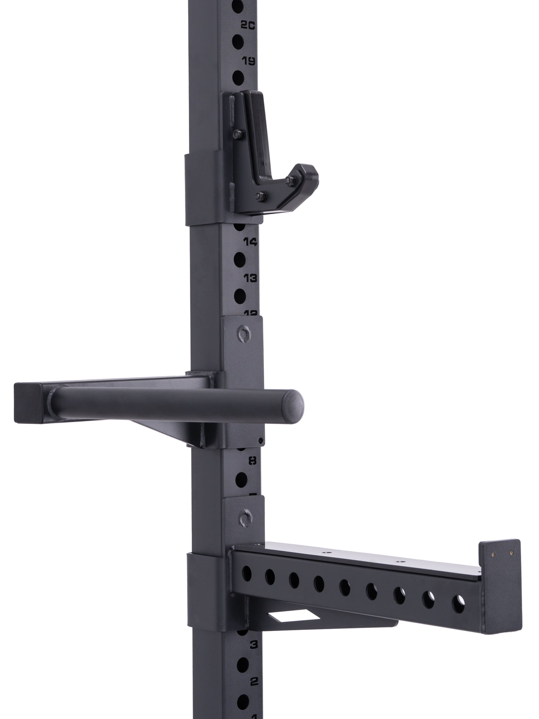 Atletica R7 Rider | Plate Load Version | Rack à squat avec cordon de serrage intégré. Modulaire avec station Deadlift Station. Disponible en deux hauteurs. En option avec poids enfichables de 125 Atletica R7 Rider | Plate Load Version | Rack à squat avec cordon de serrage intégré. Modulaire avec station Deadlift Station. Disponible en deux hauteurs. En option avec poids enfichables de 125